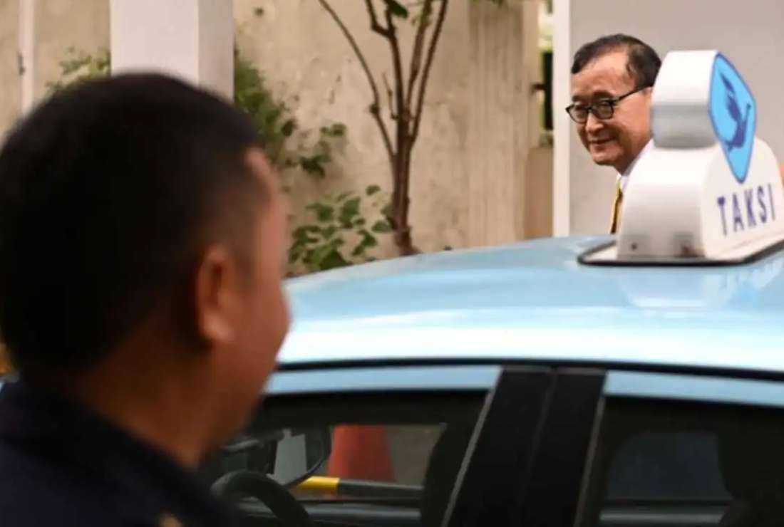 Cambodia's opposition leader Sam Rainsy (right) is seen here arriving at Indonesia’s human rights commission office in Jakarta on Nov. 14, 2019